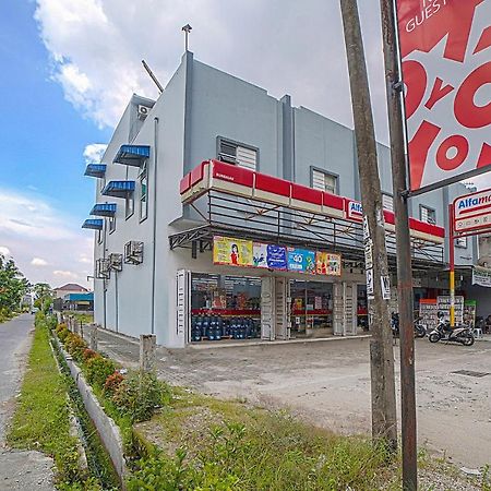 Oyo 90637 Rumah Ni Karo Medan Esterno foto