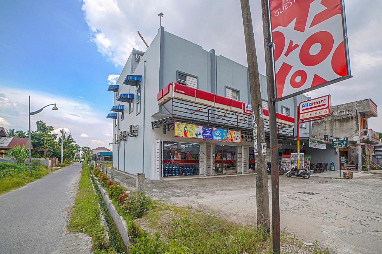 Oyo 90637 Rumah Ni Karo Medan Esterno foto