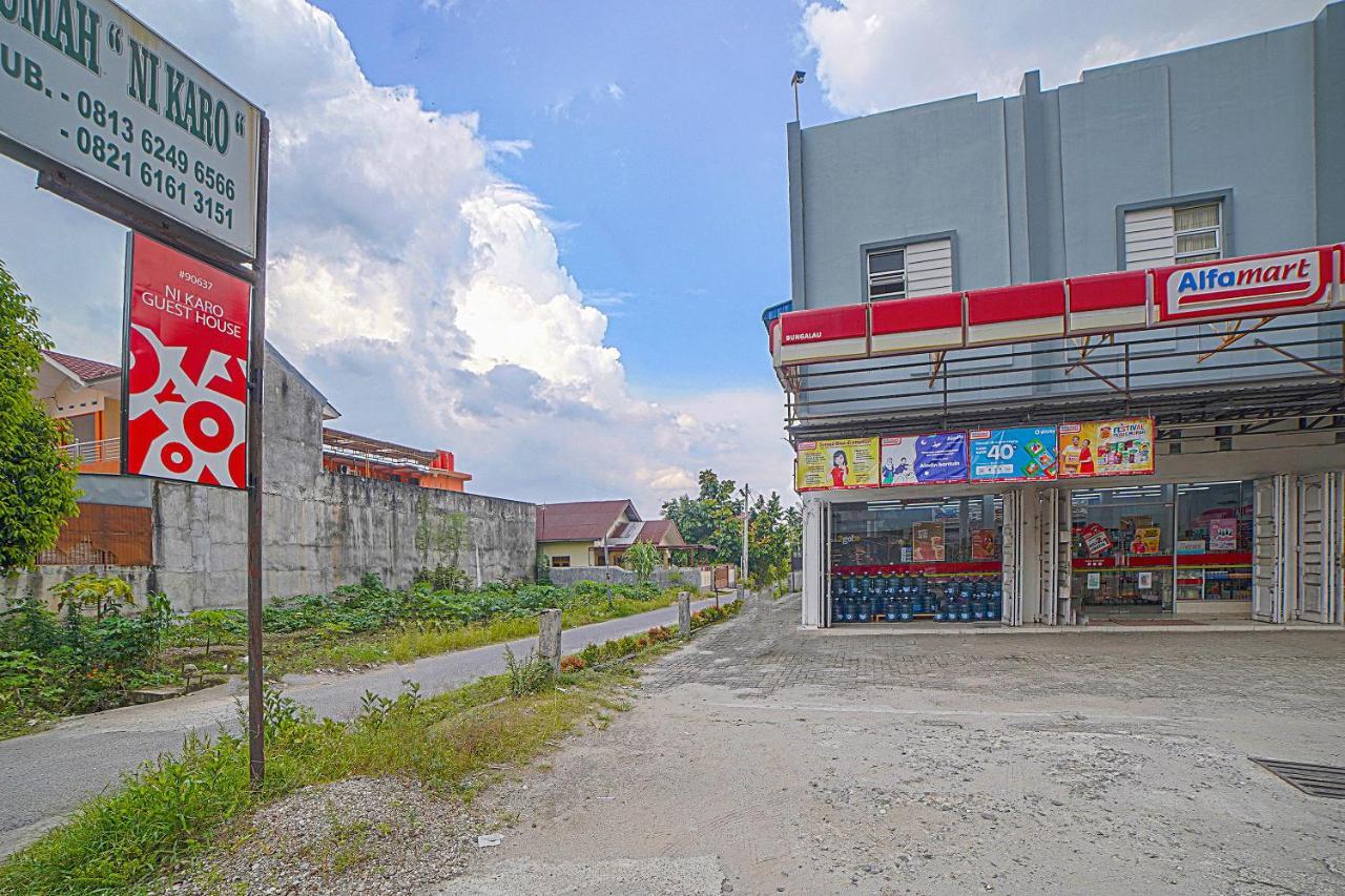 Oyo 90637 Rumah Ni Karo Medan Esterno foto