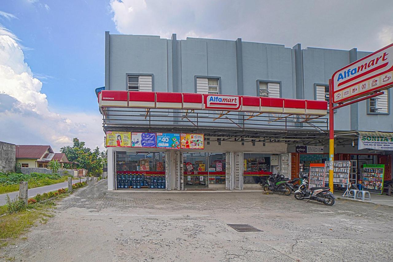 Oyo 90637 Rumah Ni Karo Medan Esterno foto