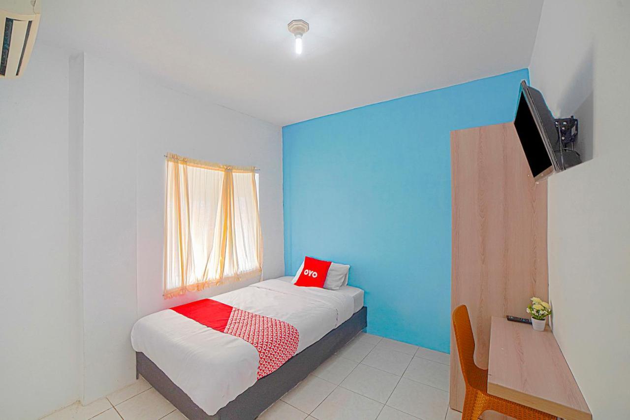 Oyo 90637 Rumah Ni Karo Medan Esterno foto