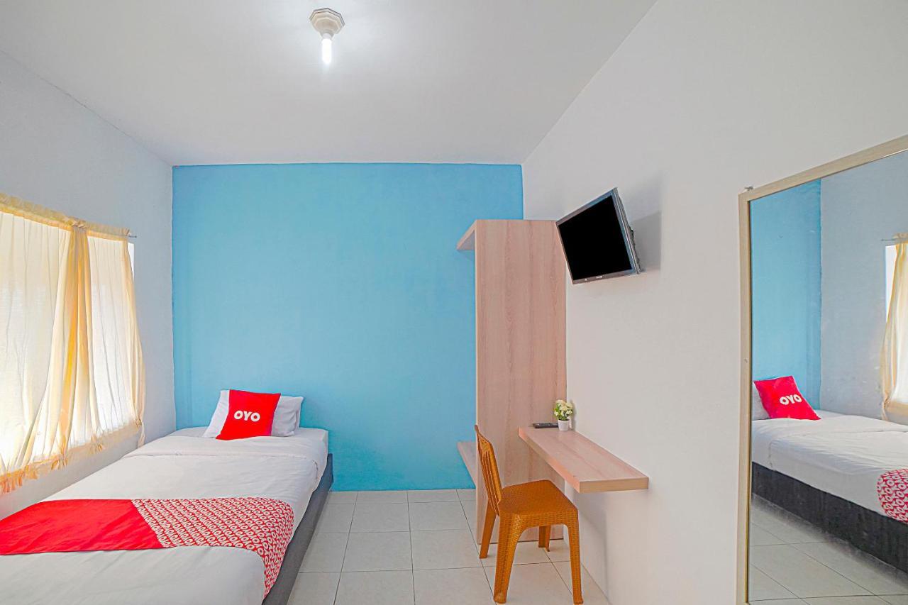 Oyo 90637 Rumah Ni Karo Medan Esterno foto