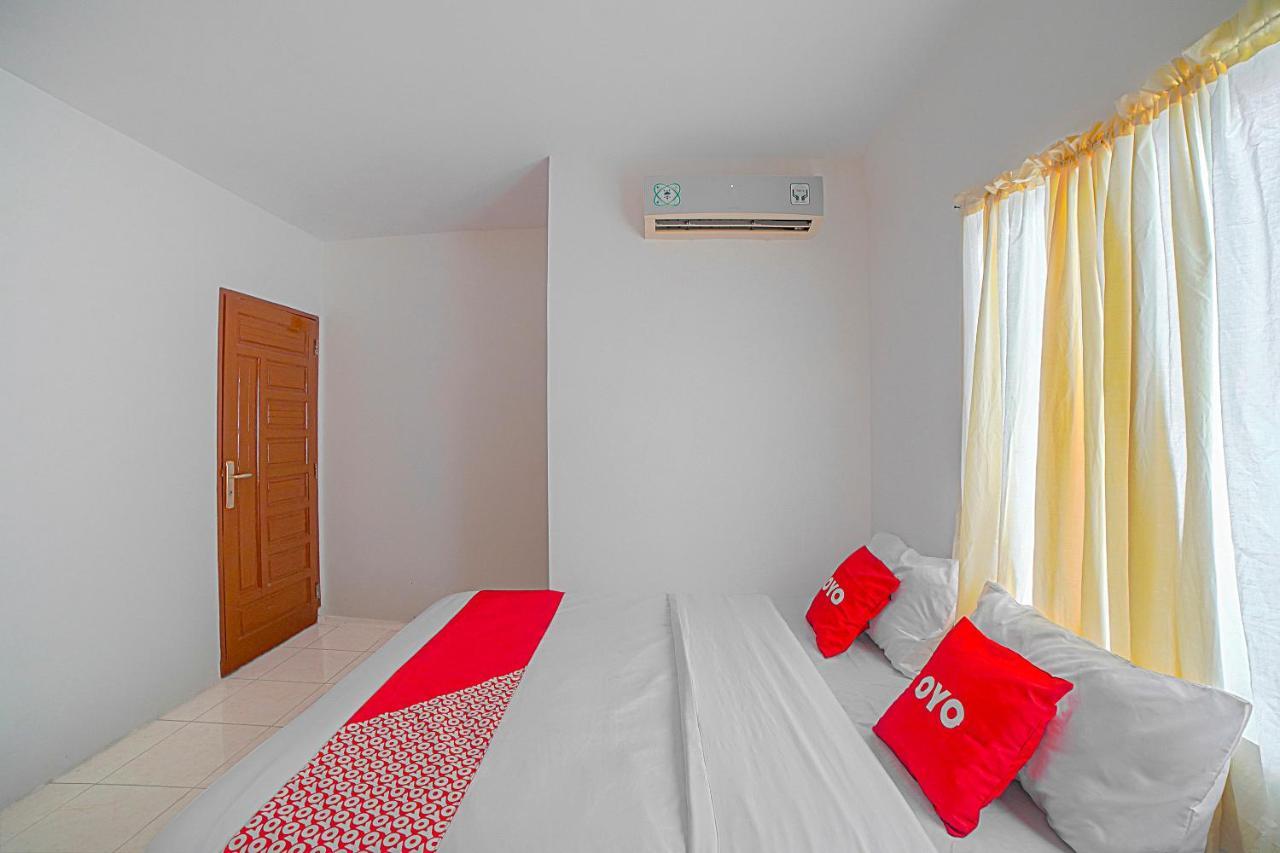 Oyo 90637 Rumah Ni Karo Medan Esterno foto