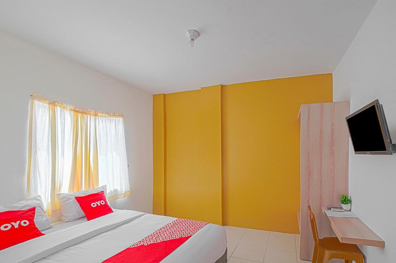 Oyo 90637 Rumah Ni Karo Medan Esterno foto