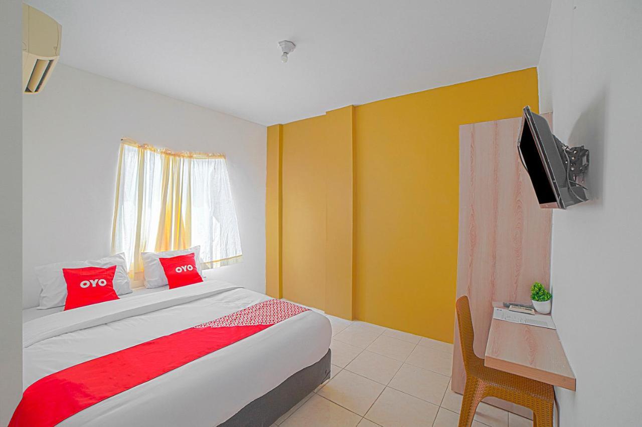 Oyo 90637 Rumah Ni Karo Medan Esterno foto