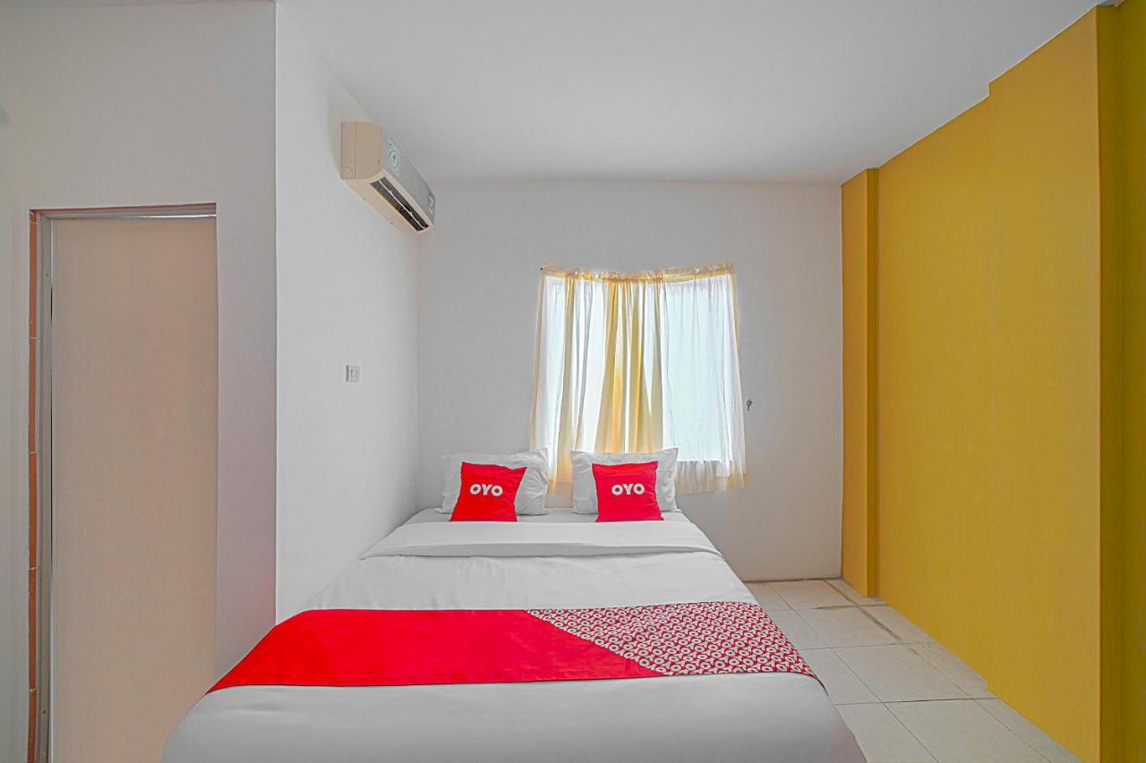Oyo 90637 Rumah Ni Karo Medan Esterno foto