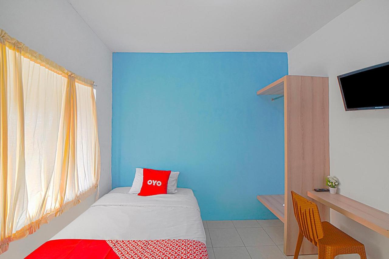 Oyo 90637 Rumah Ni Karo Medan Esterno foto