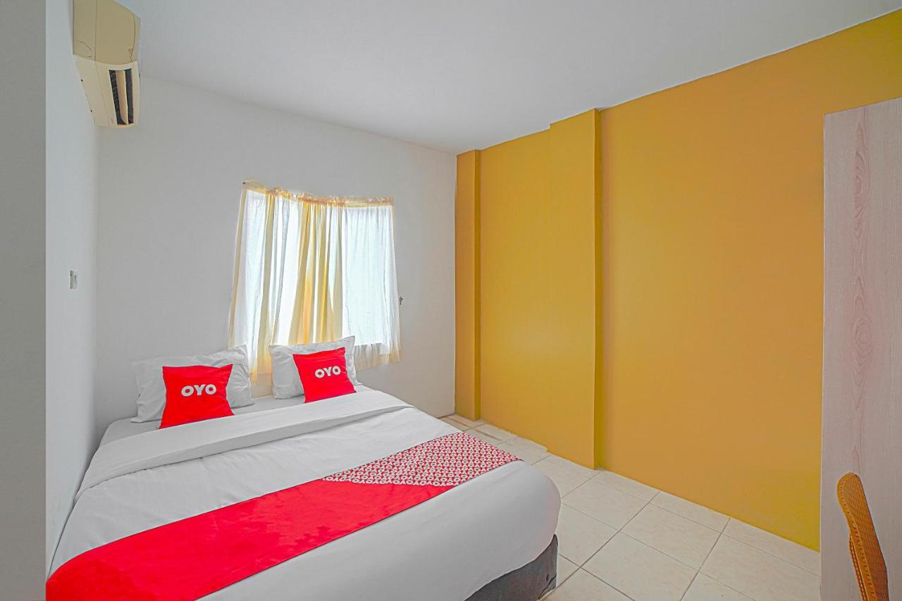 Oyo 90637 Rumah Ni Karo Medan Esterno foto