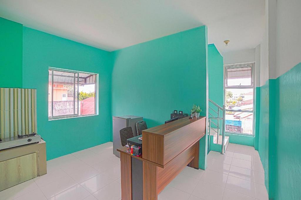 Oyo 90637 Rumah Ni Karo Medan Esterno foto